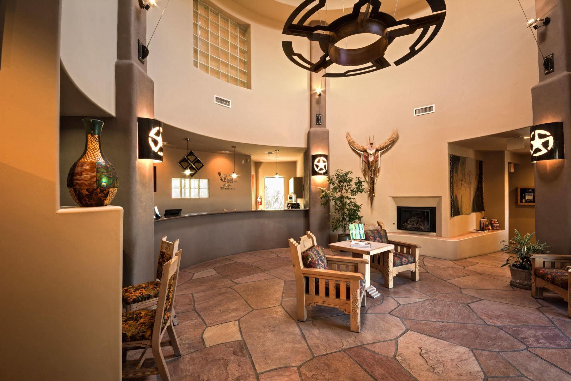 Inn At Eagle Mountain ファウンテンヒルズ エクステリア 写真